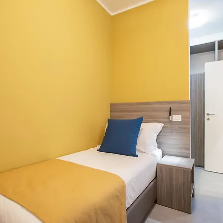 6 Fermate Dal Centro, Apartment Rome