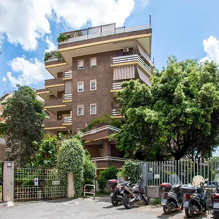 6 Fermate Dal Centro, Apartment Rome