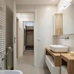 6 Fermate Dal Centro, Residenza Marchese *