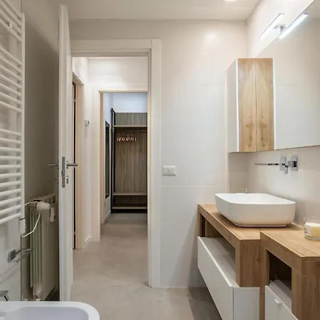 6 Fermate Dal Centro, Residenza Marchese *